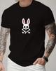 Stylisches Schwarzes T-Shirt Mit Kurzen Ärmeln Zeigt Einen Lustigen Hasenschädel Lässiges T-Shirt Mit Detaillierter Tattoo-Kunst Und Ein Auffälliges T-Shirt