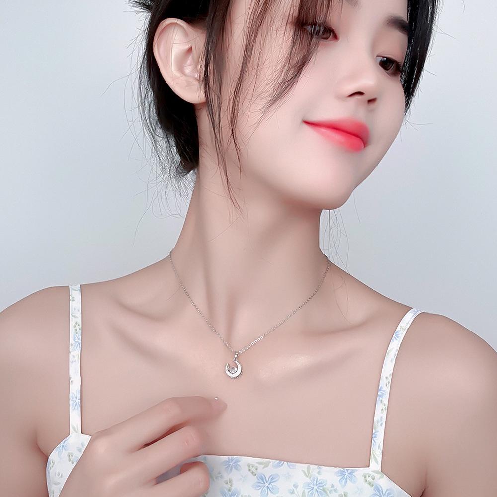 Ins Wind Titanium Steel Necklace Female Joker Niche Design Advanced Sense of Luxury Clavicle Chain Moon Pendant Ornaments.