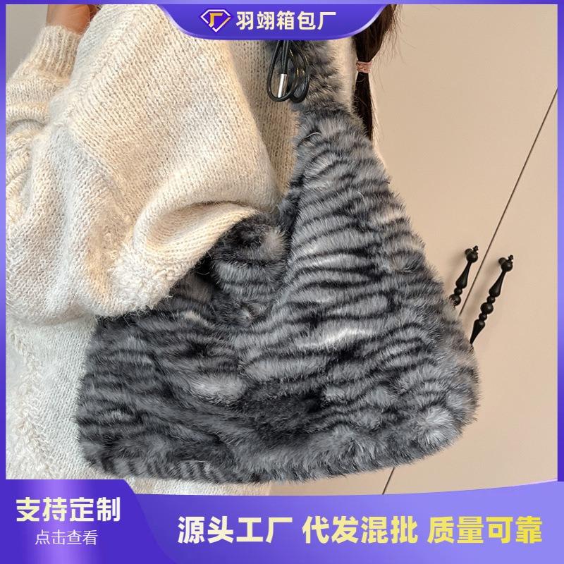 Large Capacity Plush Bag Women's New Lazy Wind Leopard Print Tote Bag Single Shoulder Messenger Commuter Bag