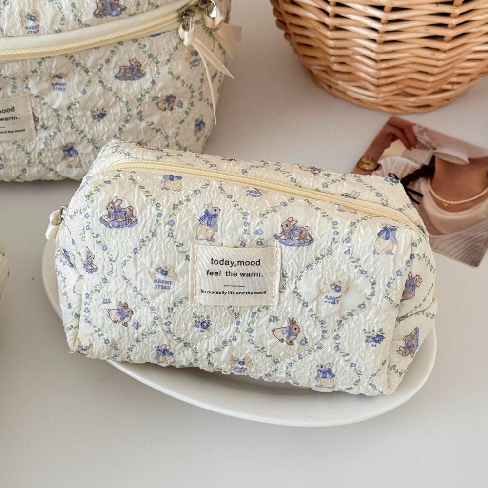 

Quilted Rabbit Makeup Bag Cosmetic Organizer Bag Large Capacity Makeup Storage Bag Aesthetic Cosmetic Holder Bag for Women Girls