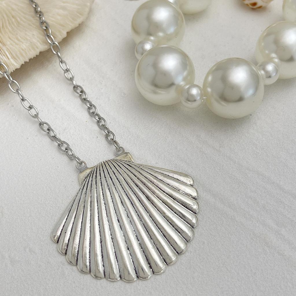 Colar Pingente Exagerado de Concha de Vieira em Metal, Elegante Colar de Pérolas Artificiais para Clavícula