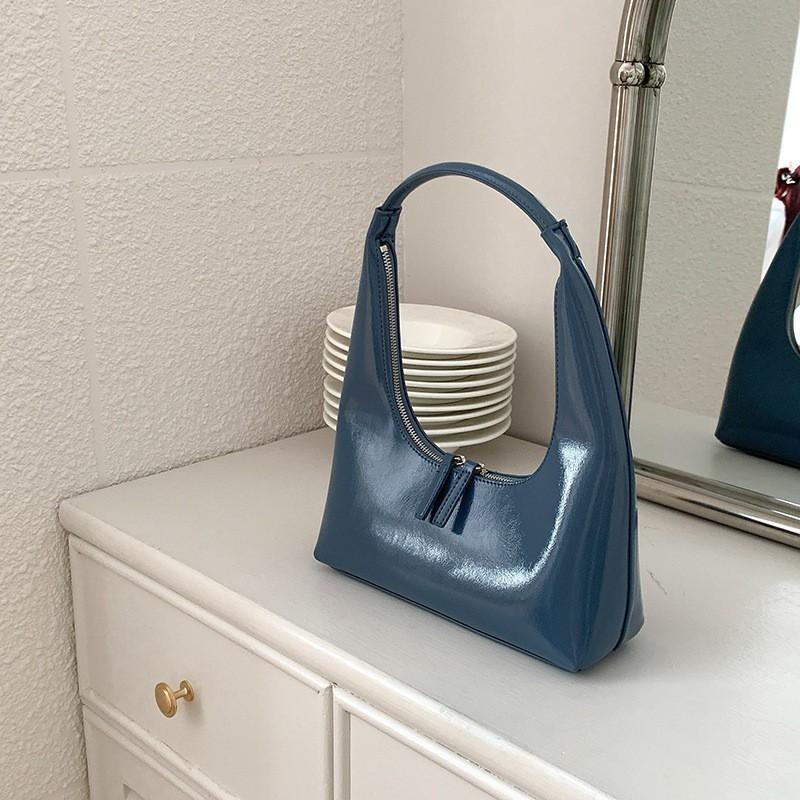 Korean Niche Design High-end Bag Women 2025 New Retro Underarm Patent Leather Shiny One-shoulder Handbag
