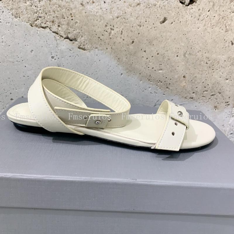 Summer Fashion Women Flat Sandals Ankle Strap Genuine Leather Rivets Buckle Concise Design Fashion Beach Holiday Casual Shoes