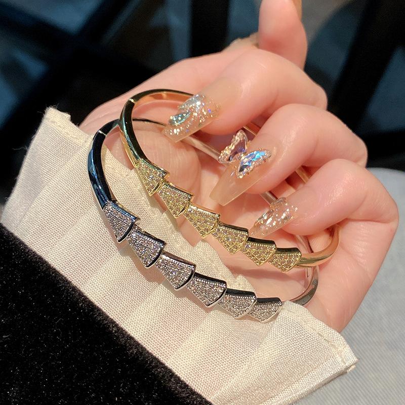 Fashionable Light Luxury Copper Inlaid Diamond Bracelet Accessories Retro Versatile Bracelet