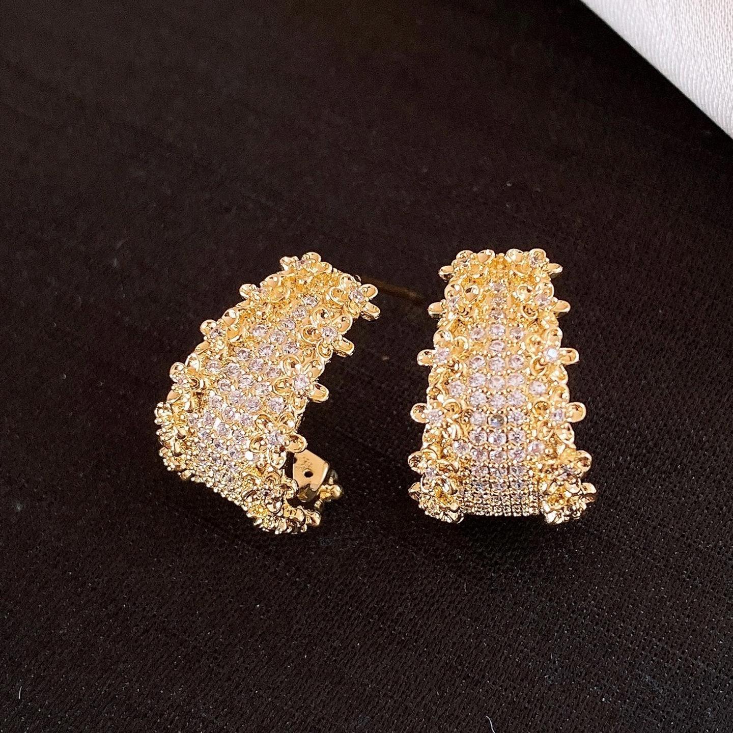 French exquisite zircon lace C-shaped earrings, personalized simple stud earrings, niche earrings for women