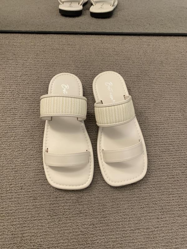 Fashion Shoes Women Slippers For Swimming Pool Slides Pantofle Rubber Flip Flops Soft Beach Flat 2025 Hawaiian Casual Scandals Leisure