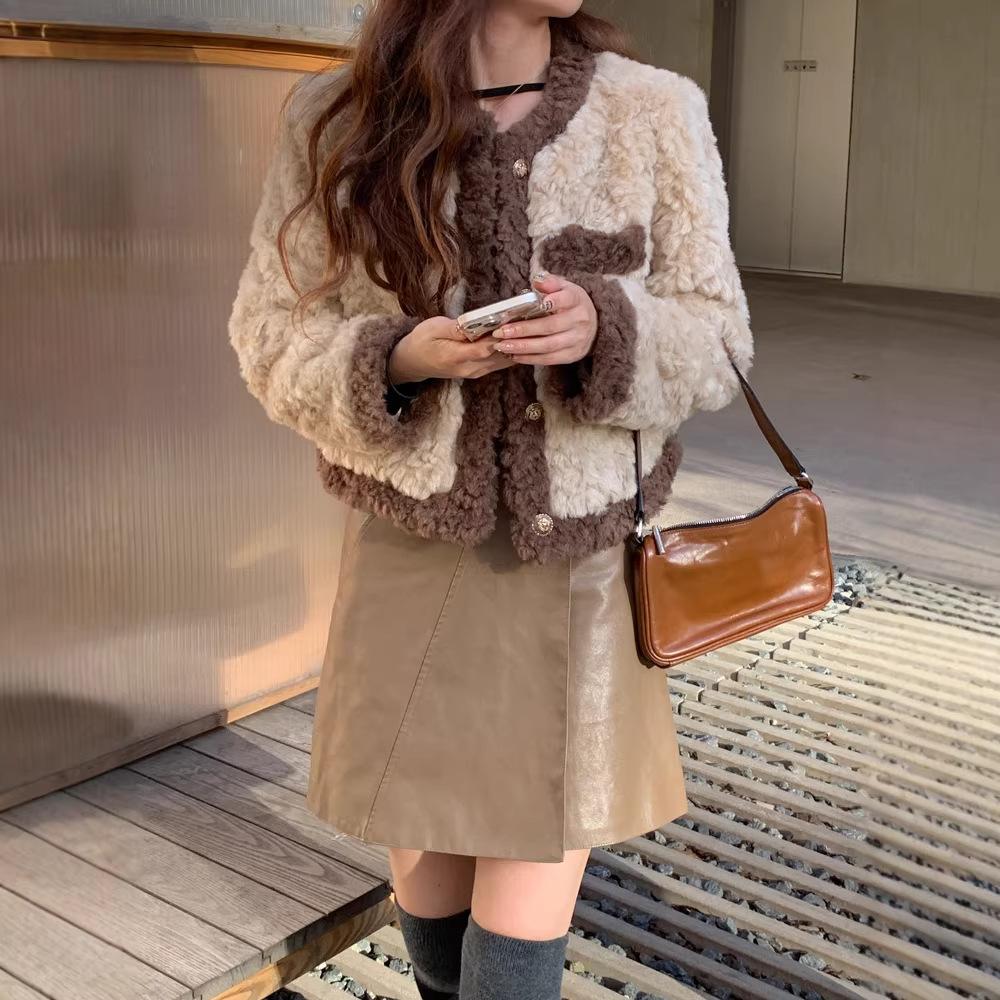 Lamb wool coat women's autumn and winter new short small fragrant wind wool coat retro loose padded plush top