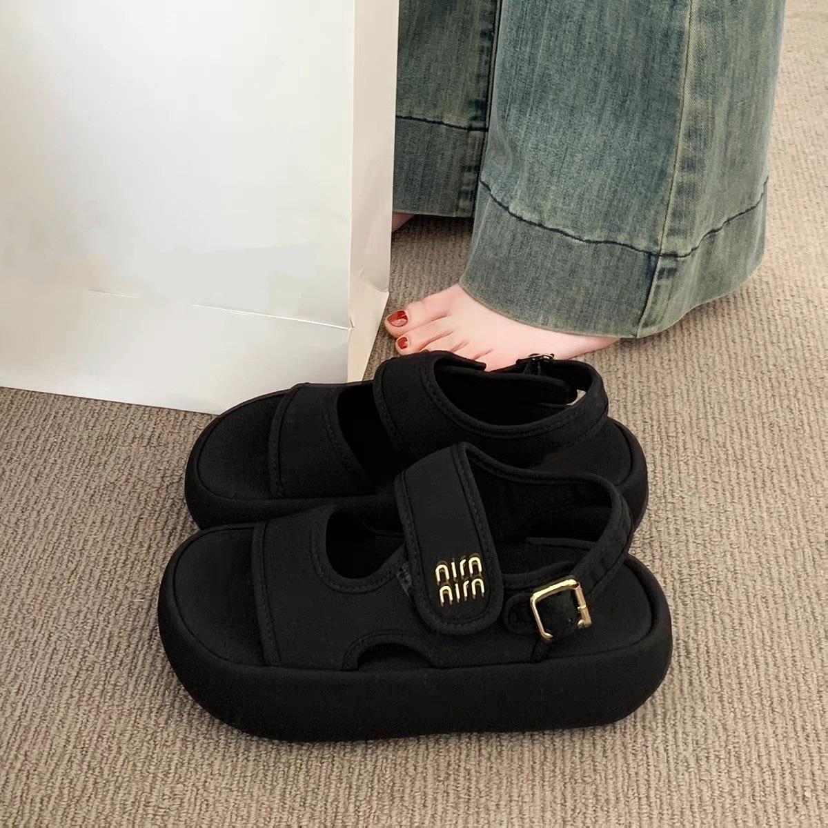 Platform-soled beach sandals new summer wear yellow height-increasing leisure sports Roman shoes 40 чёрный 2390₽