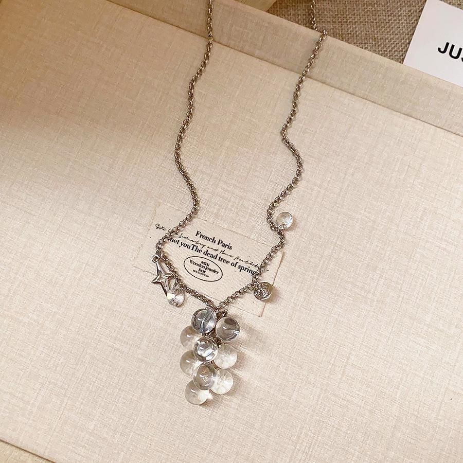 Retro Round Resin Necklace: Versatile, Fashionable High-End Clavicle Chain for Women