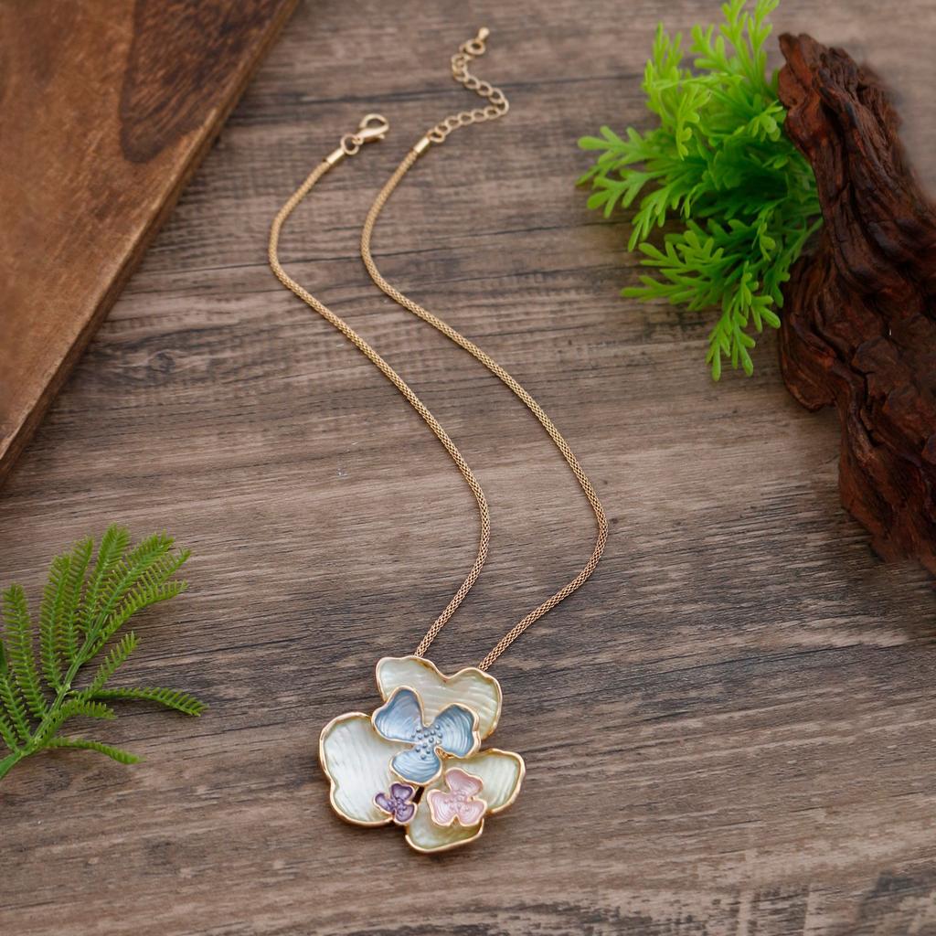 New Enamel Irregular Lotus Leaf Pendant, Women's Simple and Versatile Geometric Petal Necklace