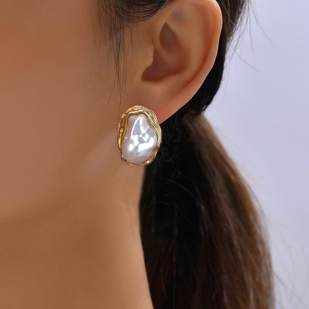 Exquisite Irregular Baroque Pearl Stud Earrings for Women Girls Vintage Gold Color Metal Edged Earrings Jewelry Accessories