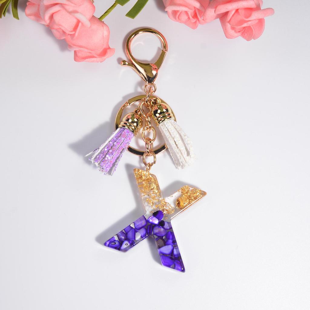 Lila Kristall Epoxid Buchstaben Schlüsselanhänger mit Quaste - Harzschmuck Anhänger Charm