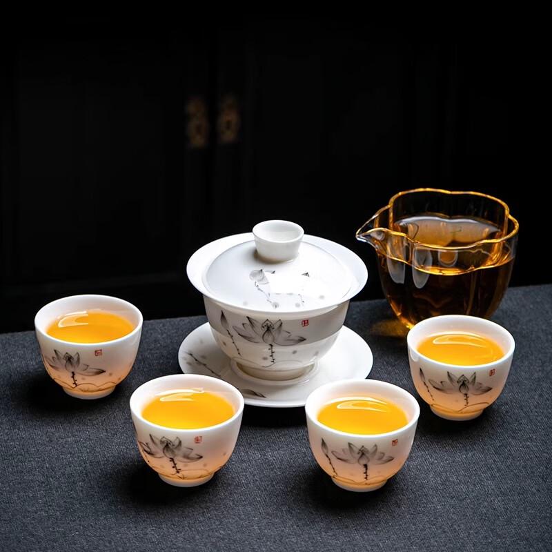 Elegant Hand-Painted Lotus Porcelain Gaiwan Tea Set