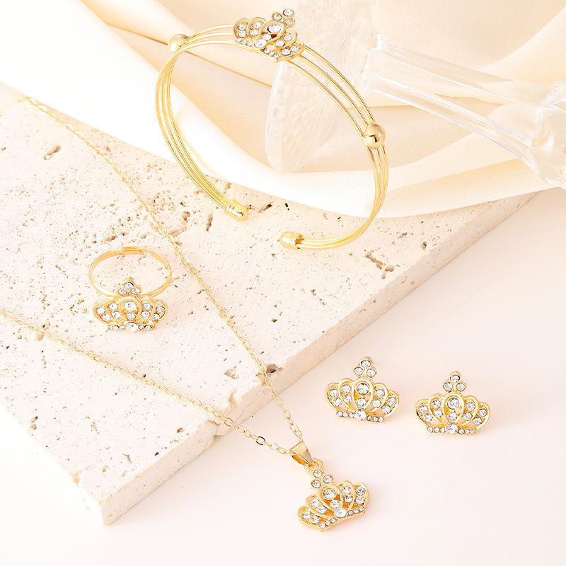 European & American Vintage Crown Jewelry Set: Elegant Necklace, Earrings, Bracelet & Ring