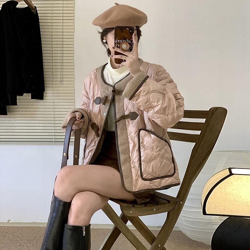 New sweet horn buckle short down jacket women's high-end winter new round neck thickened design warm jacket tide