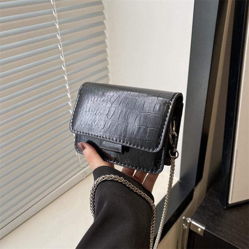 Versatile chain small bag women's new crocodile pattern small square bag lipstick mirror patent leather messenger bag
