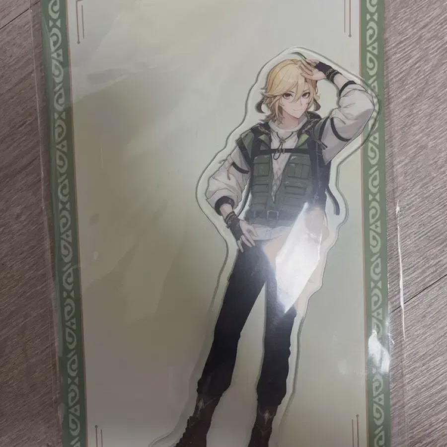 

Unopened Kabe Acrylic Stand