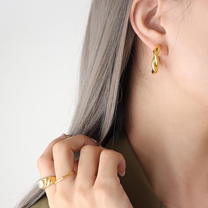 Unisex 18K Gold-Titanium C-Shaped Knotted Stud Earrings