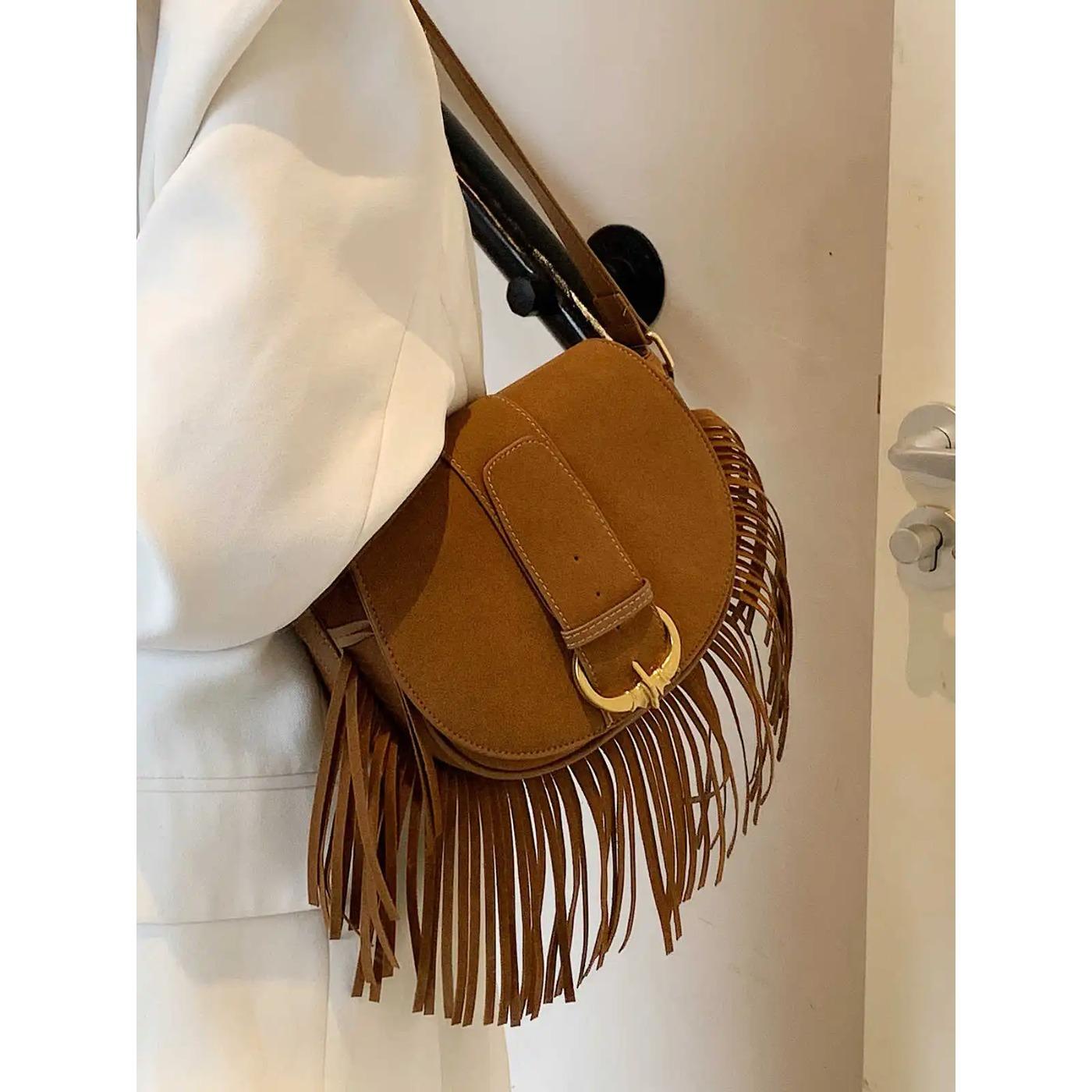 Женская сумка в стиле ретро с матовыми кисточками — фото 4