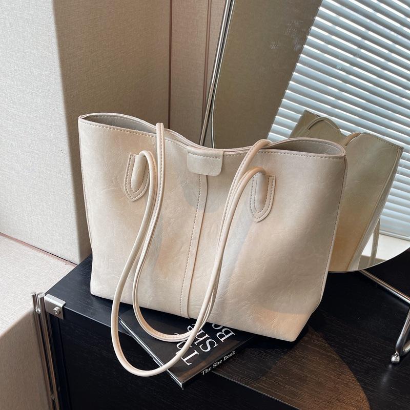 Retro Fashion Tote Bag Women's New Commuting Large Capacity Shoulder Bag Casual Armpit Bag