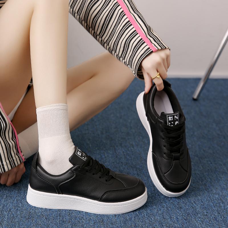 The 2025 autumn new Korean-style trendy casual sneakers are fashionable, versatile and breathable flat shoes for women