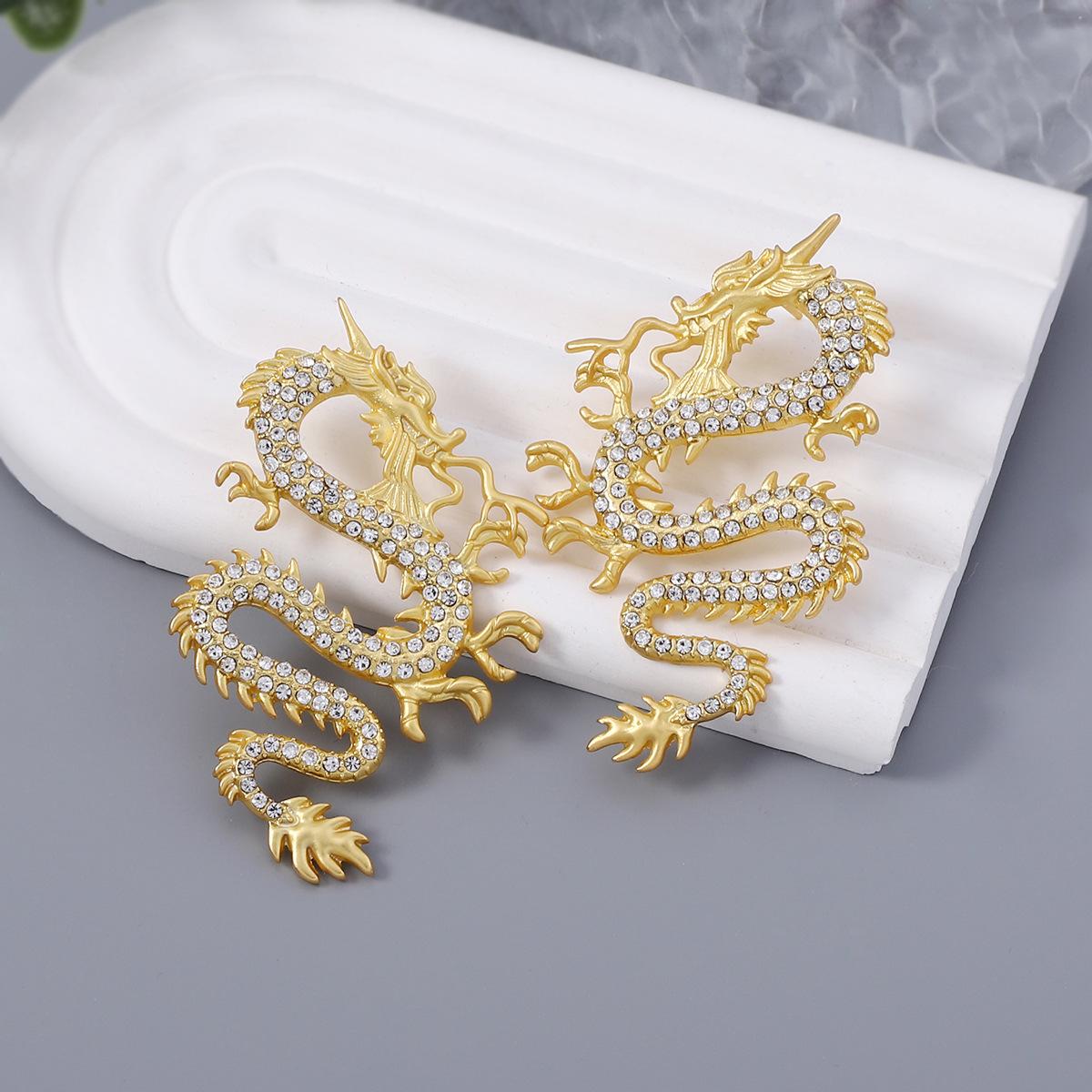 Тяжелая промышленность инкрустированный цветными бриллиантами винтажный трехмерный золотой теплый золотой ремесло дракон тотем преувеличенная индивидуальность средневековый Винтажный гвоздь
