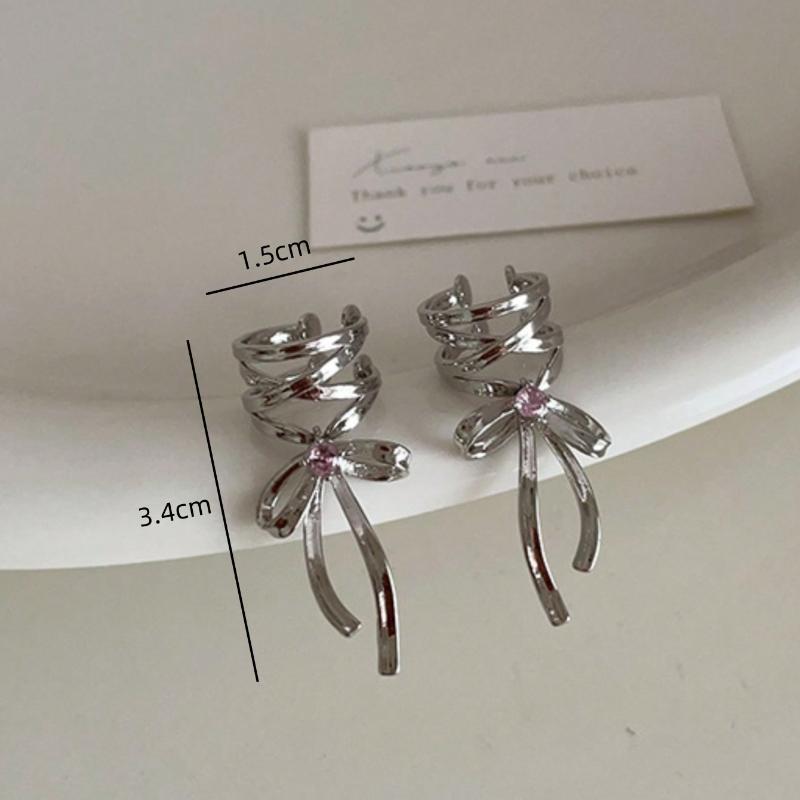 A Pair of Sweet Creative Bow Pink Diamond Earrings Suitable for Women To Wear on Daily Holidays and Banquets