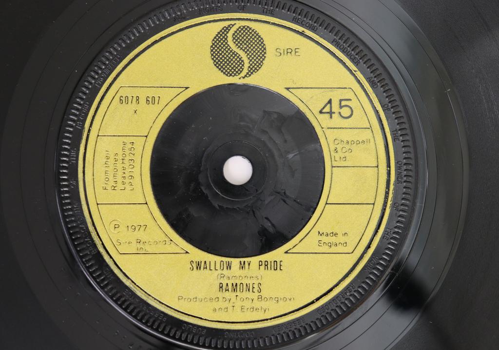 7inch Record RAMONES - Swallow My Pride / Pinhead 6078607 SIRE 1977 UK Rock Used