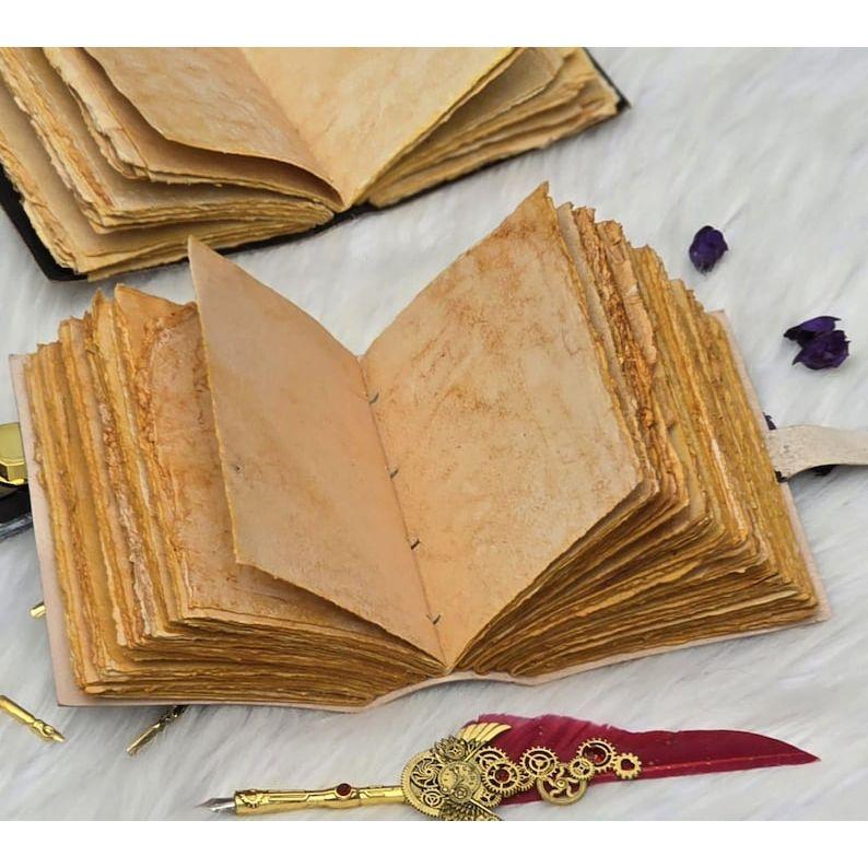 Norrøn mytologi Lærjournal med lås | Viking Rune Notatbok | Håndlaget Nordisk Grimoire Journal