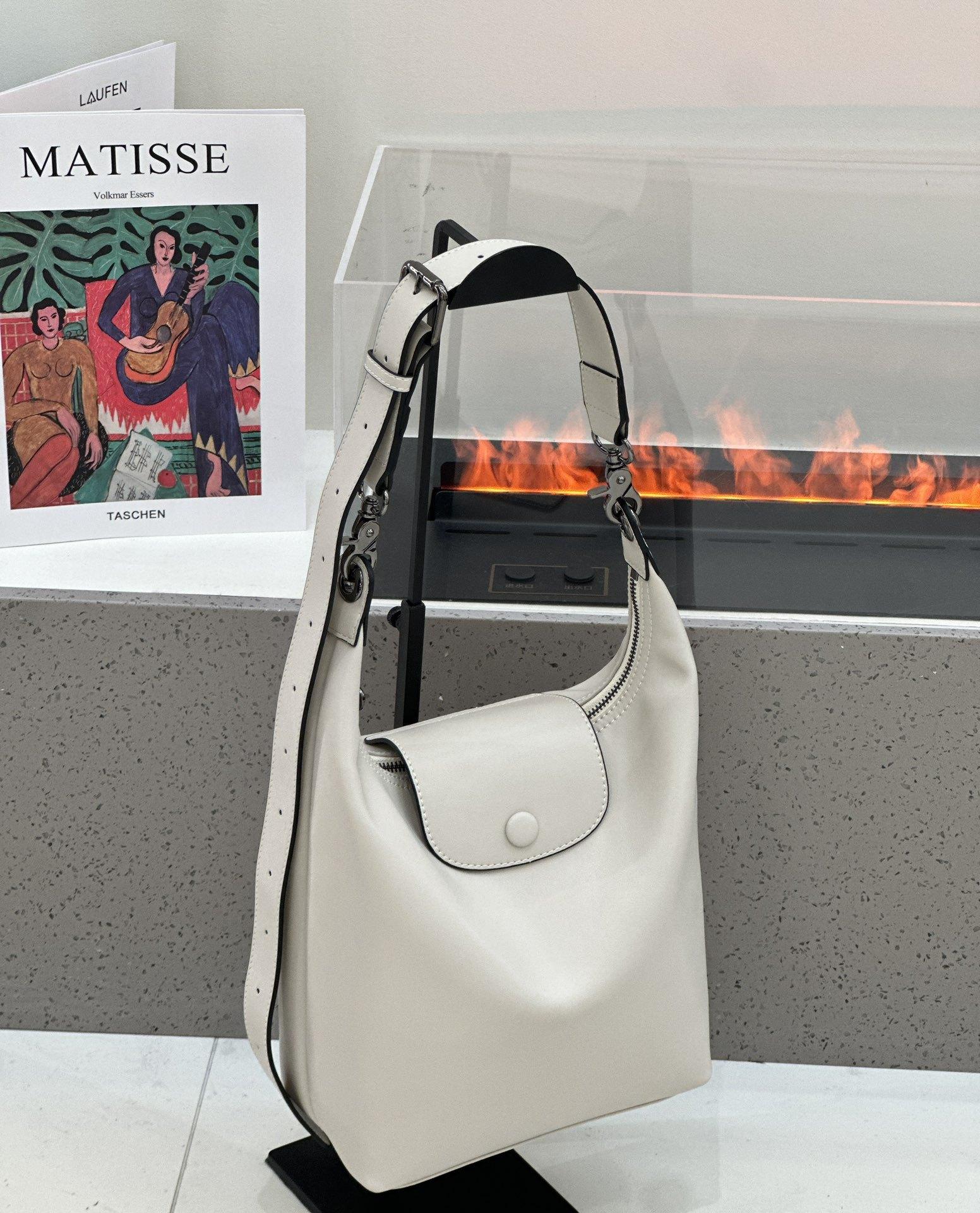 

Leather tote bag, soft leather bag, commuter versatile underarm bag, fashionable large-capacity women s bag, high-end shoulder bag women s 21*34*11cm белый