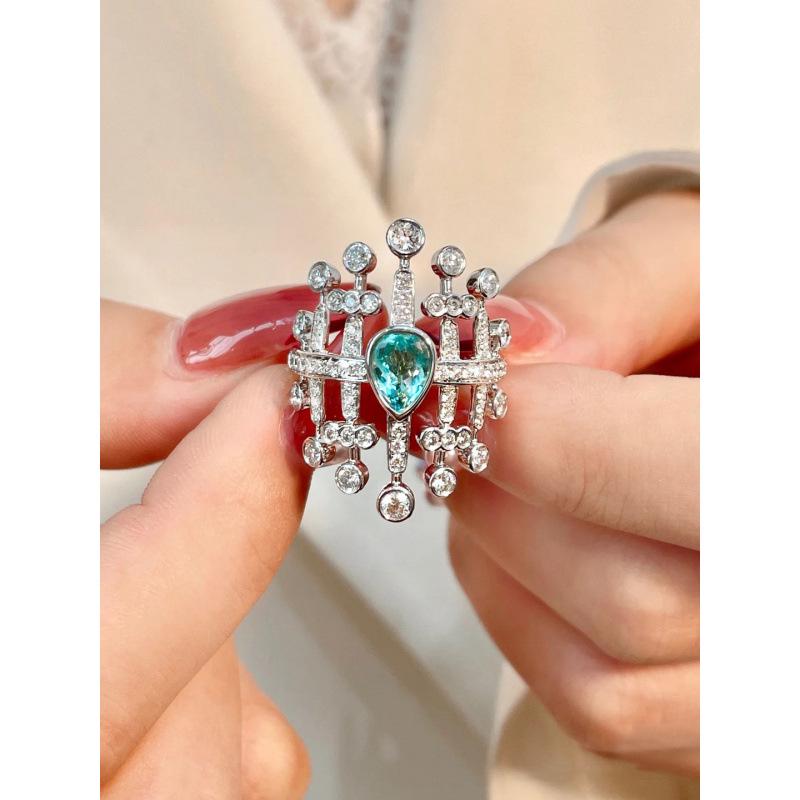 Retro European-American Style Green Zircon Ring: Sparkling, High-End, Niche Design, Open-Indexed for Women. Adjustable Open