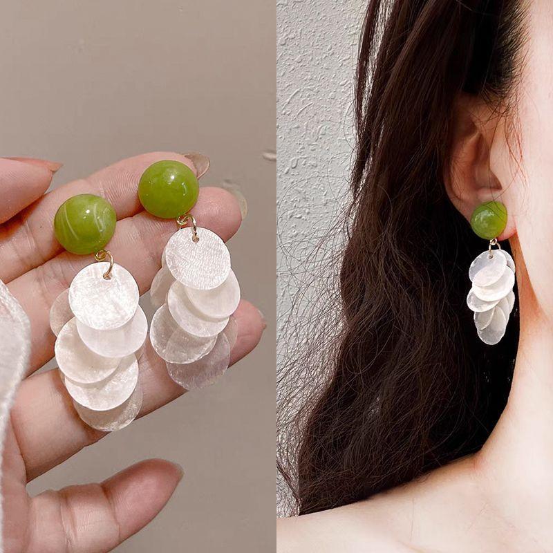 Dopamine flower ear hook women's new holiday style accessories ear clips without ear piercings, high-end seaside cute ear accessories