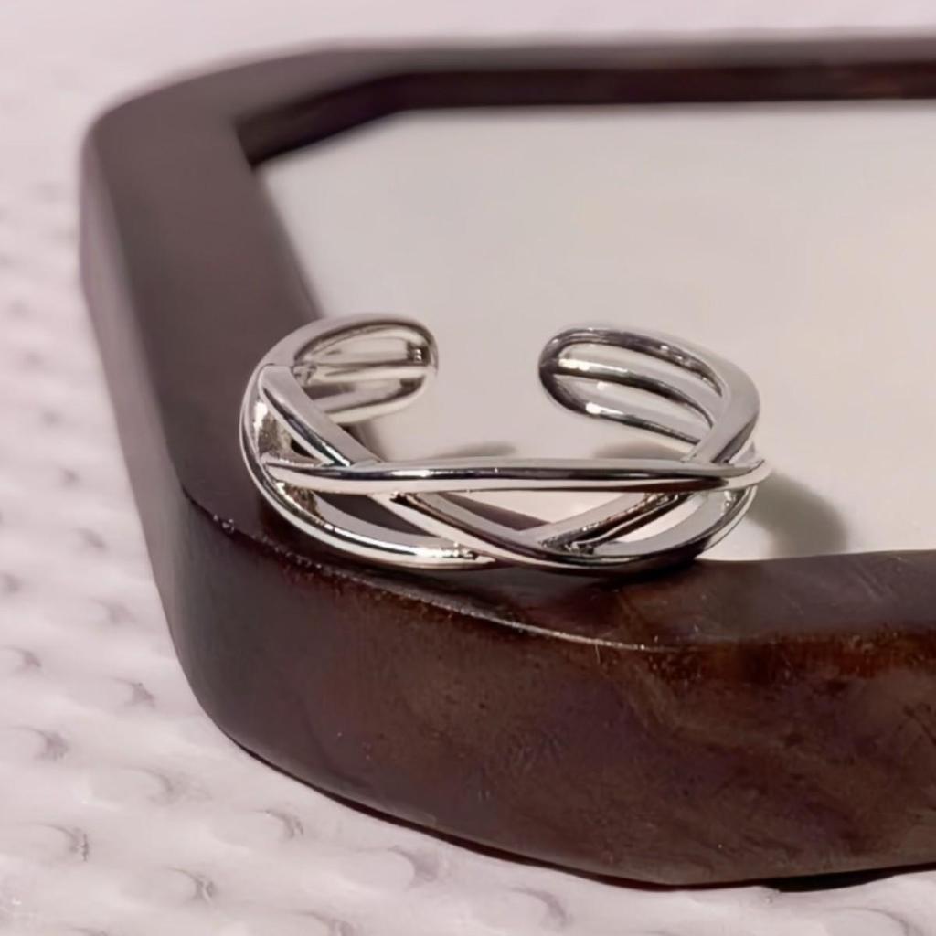 Mehrschichtiger gewebter Knotenring im koreanischen Stil mit modernem Design