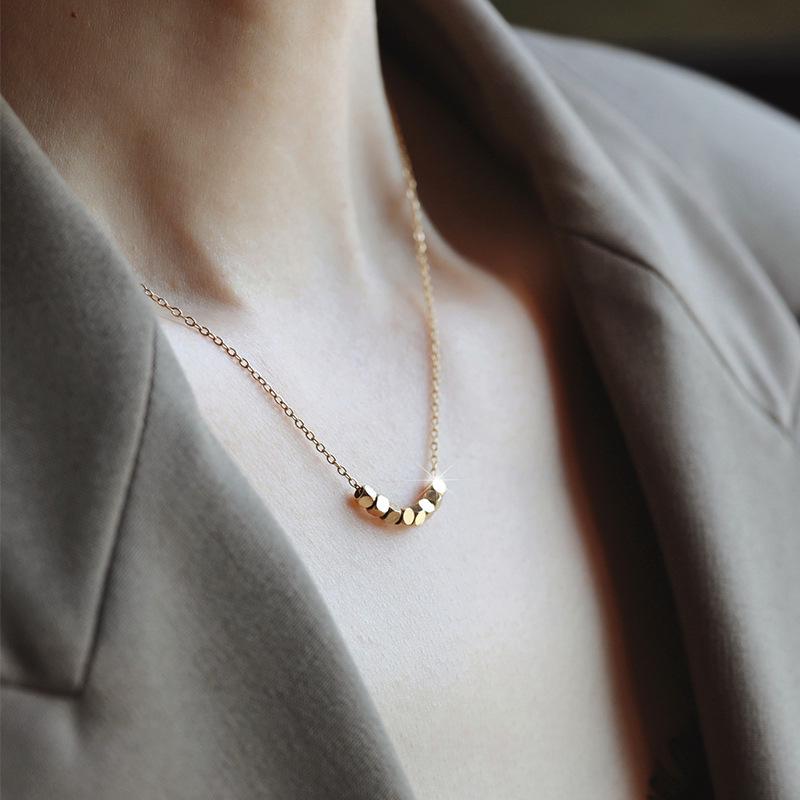2024 Women’s Titanium Steel Clavicle Necklace: Light Luxury, Unique Elegance, Silver and Sugar Cube Inspired Design