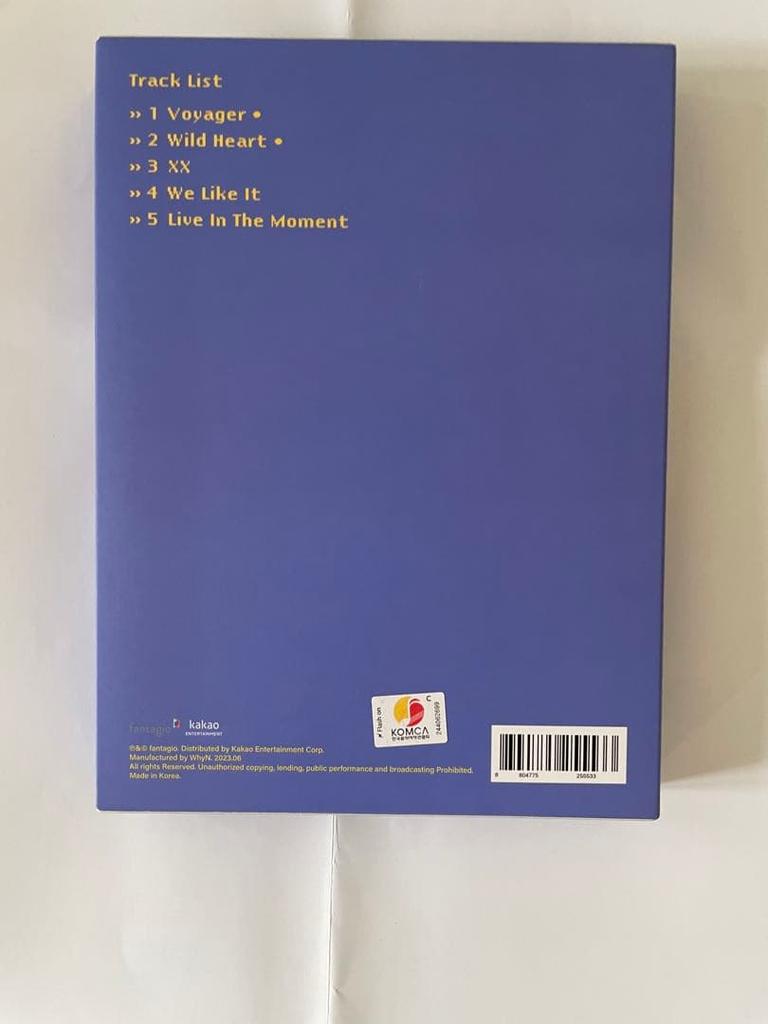 [USED] LUN8 1st Mini Album CONTINUE?