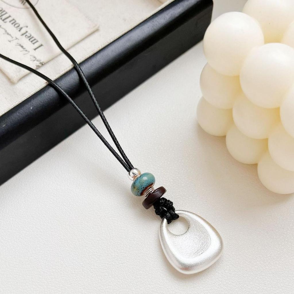 Elegant Black Leather Cord Pendant Necklace - Versatile Luxury Accessory