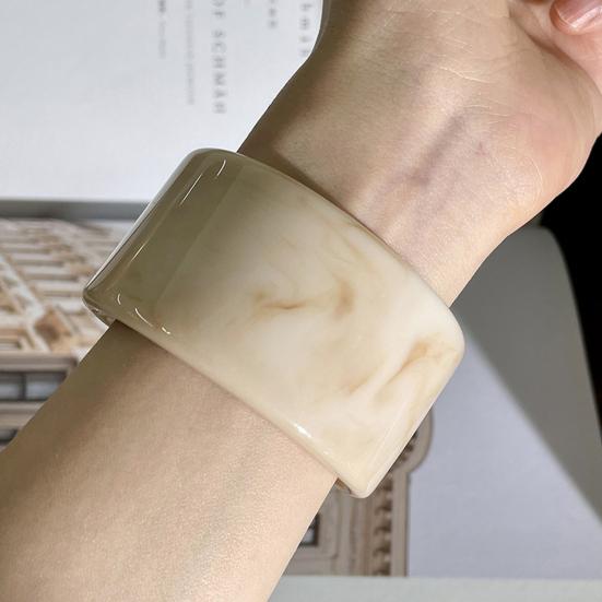 Acrylic Bracelet Retro Style Irregular Geometric Design Women Bangle Handmade Statement Bracelet Fashion Accessory