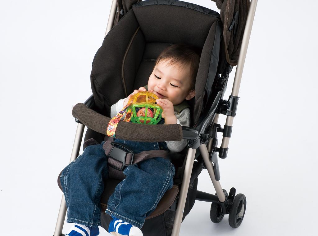 Anpanman Shaka Shaka Ball with Clear Yellow Strap,