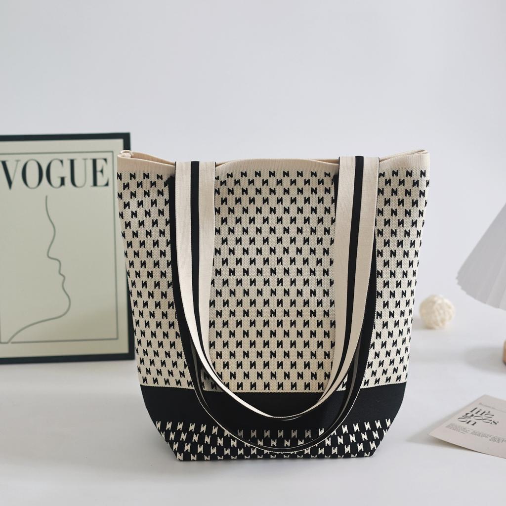 New Women's Knitted Shoulder Bag Large Capacity Bucket Bag for Shopping Commute Crossbody