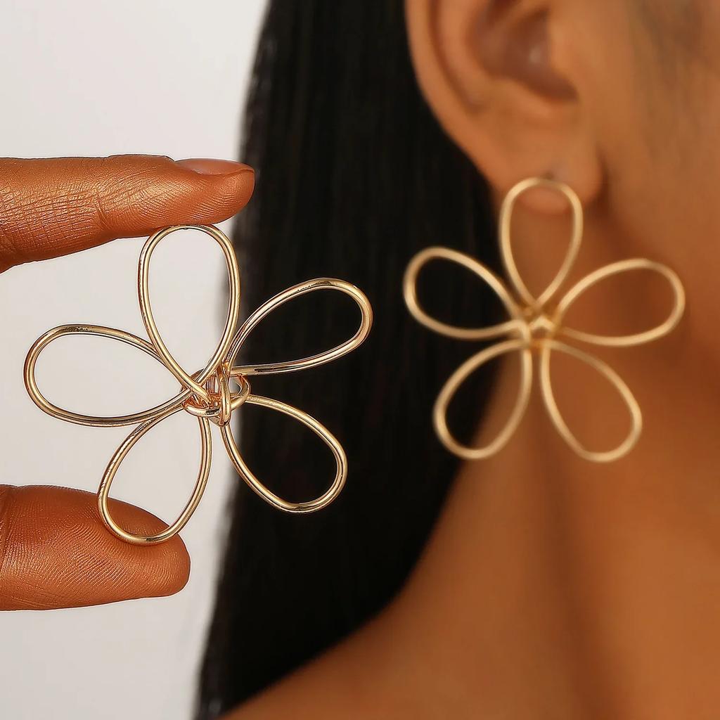 Personality Big Flower Hollow Metal Line Stud Earrings for Women Temperament Trend Wrapped Vintage Petal Jewelry Accessories