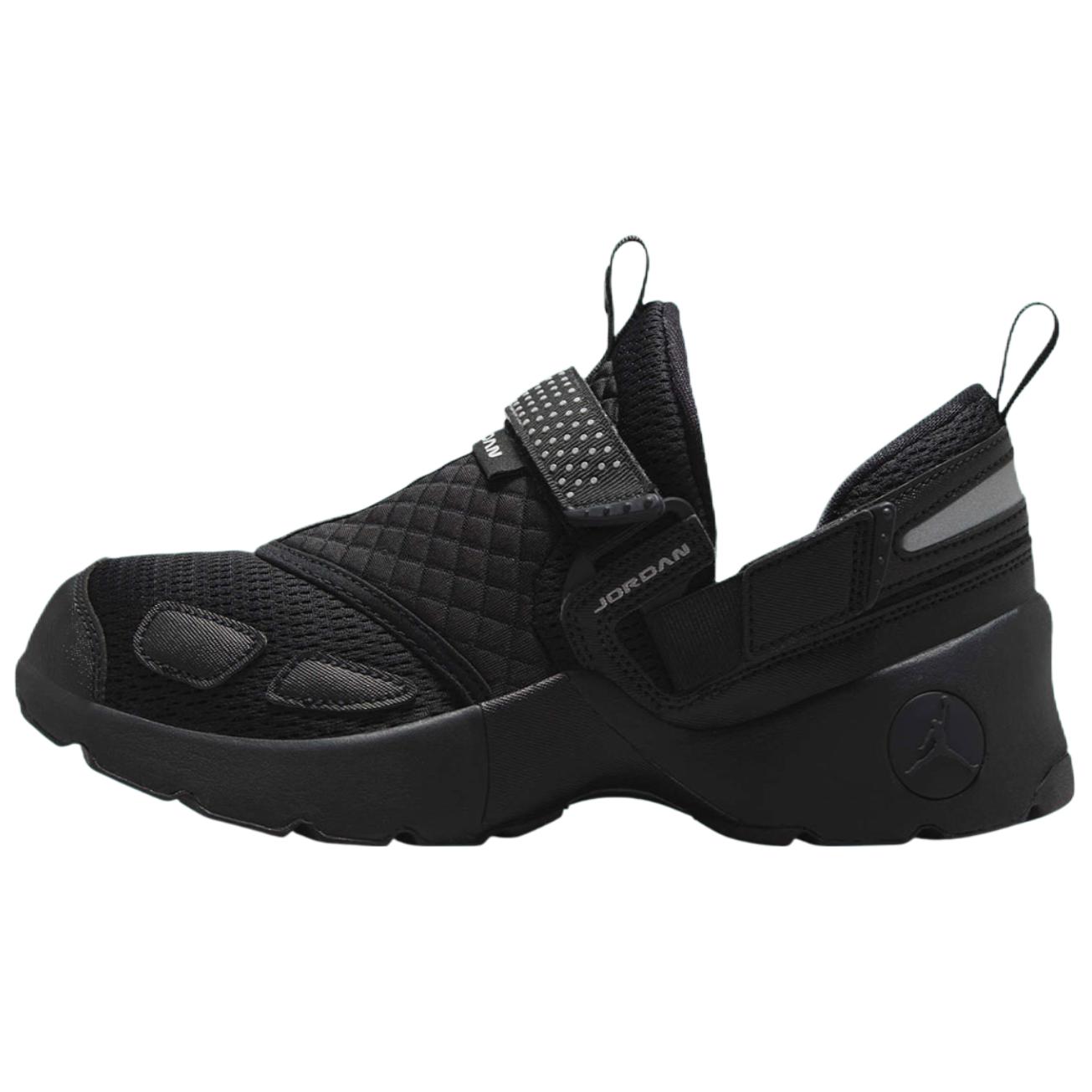 

Air Jordan Jordan Trunner LX Тройной черный Женские кроссовки HQ2164-001 37.5
