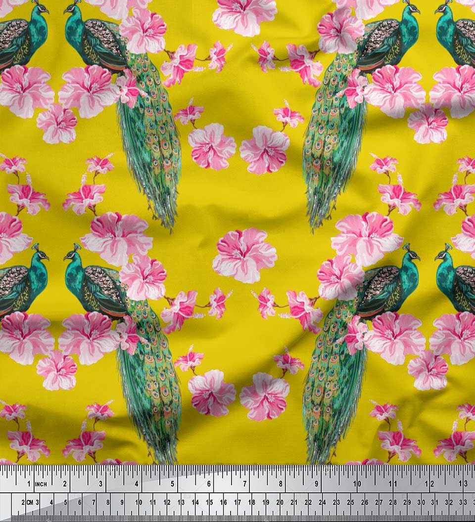 

Японська креп-атласна тканина Soimoi з квітковим принтом і принтом павичів. Тканина на метри 42 дюйми 42 Inch Wide - Poly Crepe жовтий