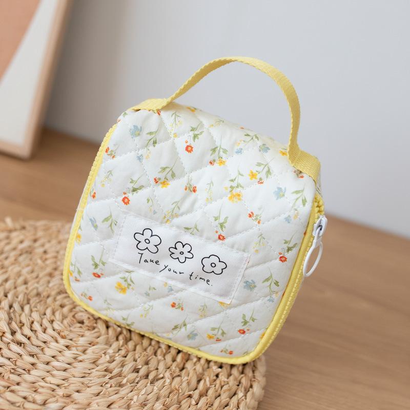 

Original 2026 new cosmetic bag large capacity diamond pure cotton ins small wind fresh portable floral storage bag