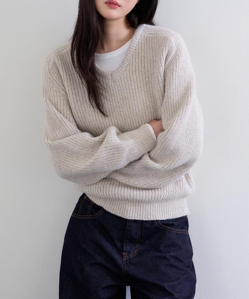 KNOWING Alpaca Oversized V-Neck Knit (Beige)
