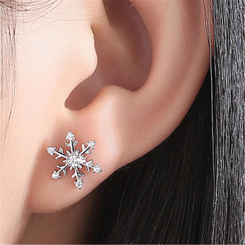 Koreanische Silber-Schneeflocken-Steckohrringe - Trendige Weihnachtsaccessoires für Damen