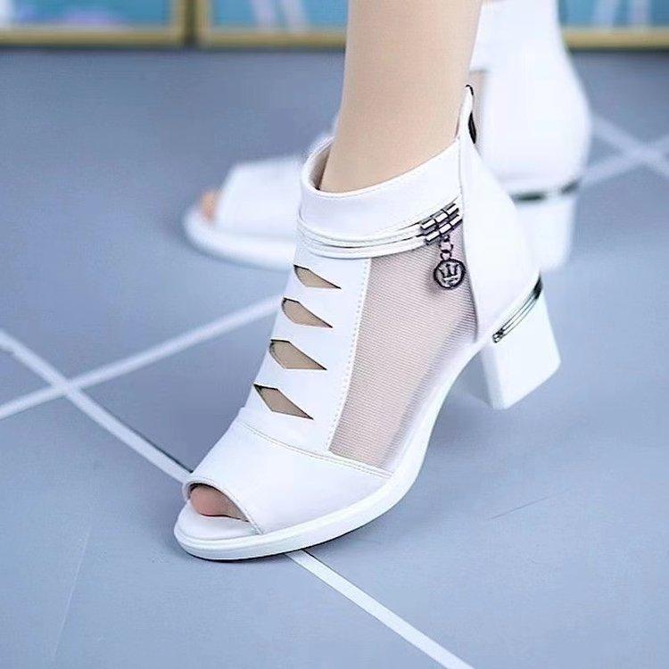 

Летние сапоги 2025 Женские сетчатые женские сапоги Модные на толстом каблуке Обувь для мамы Дышащая обувь с открытым носком Задняя молния Женские ботильоны 35 белый