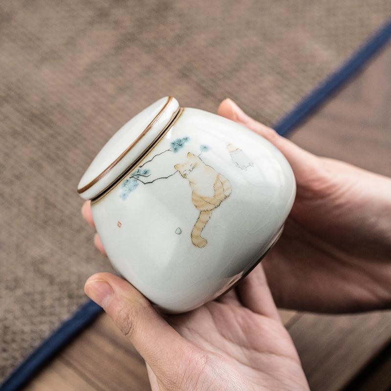European Vintage Cat Pattern Ceramic Jar Mini Portable Tea Jar Sealed Storage Box Porcelain Crafts Food Storage Tank Home Decor