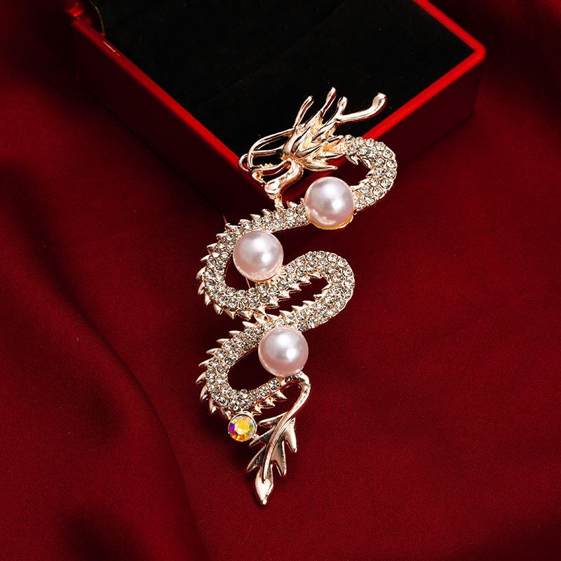 Luxury Animal-Themed Corsage: Elegant Holiday Gift for Women