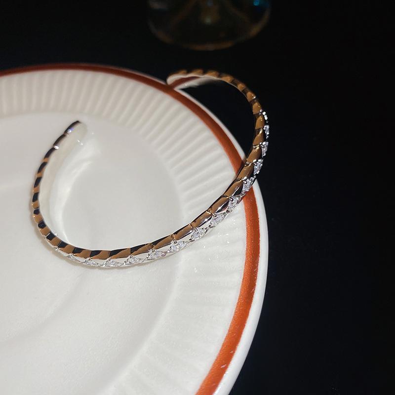 Elegant Geometric Rhinestone Zircon Buckle Bracelet: A Versatile and Luxurious Accessory for Women