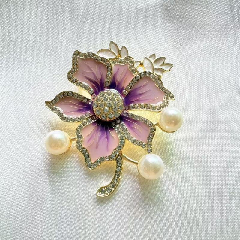 Fashion Purple Lilac Flower Delicate Brooches For Women Clothing Coat Banquet Accessories Gifts